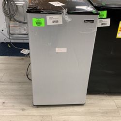 MAGIC CHEF HMR440SE Mini Fridge LSV