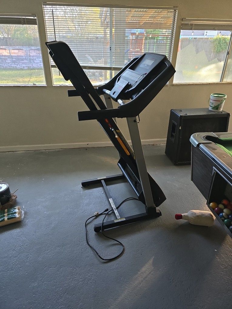 Golds Gym Treadmill