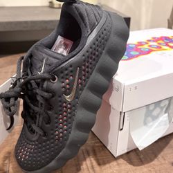 Nike Mind 002 Black Chrome (Women's) Size 5M/6.5w