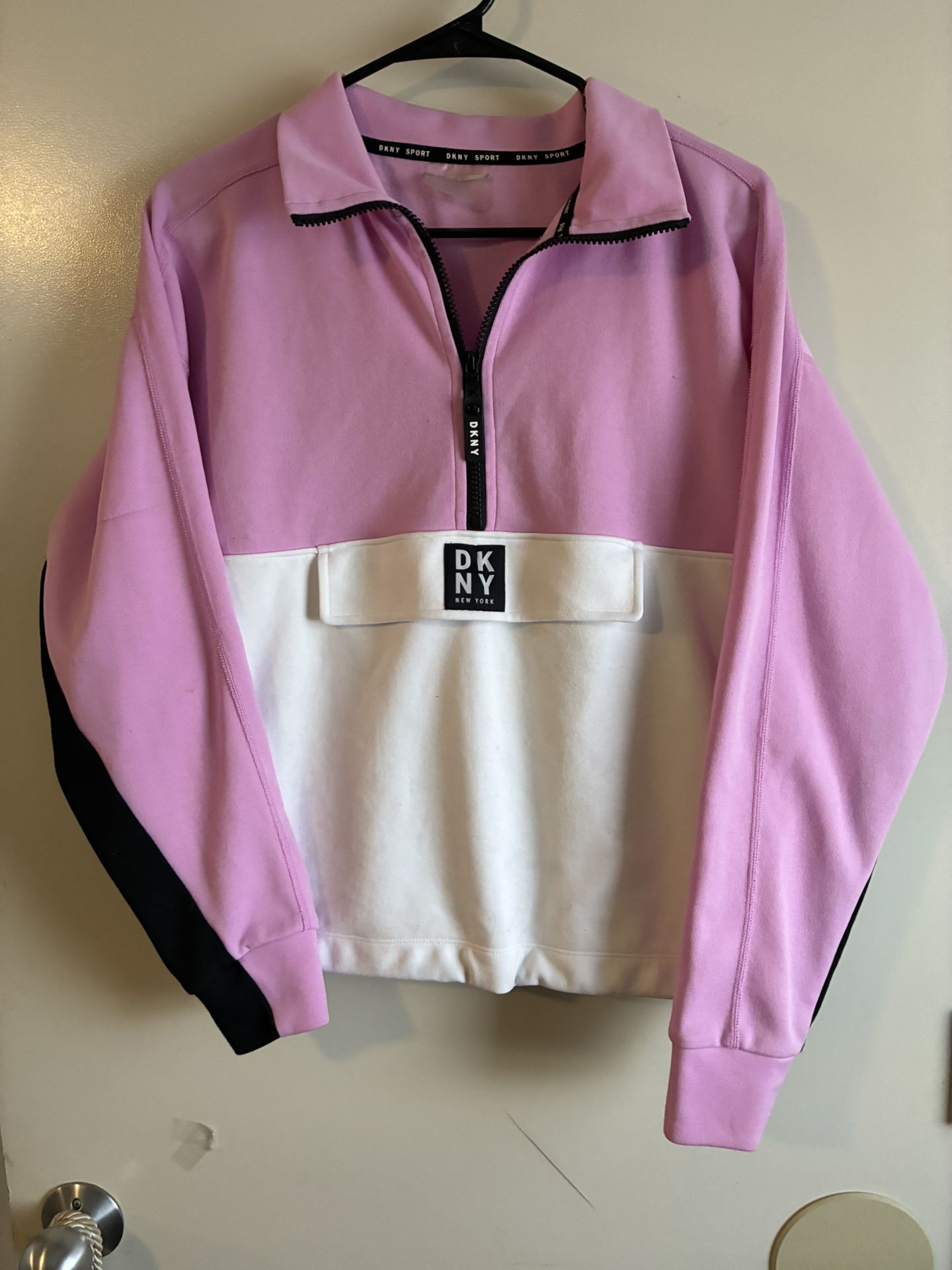 DNKY Pullover Sweatshirt Small