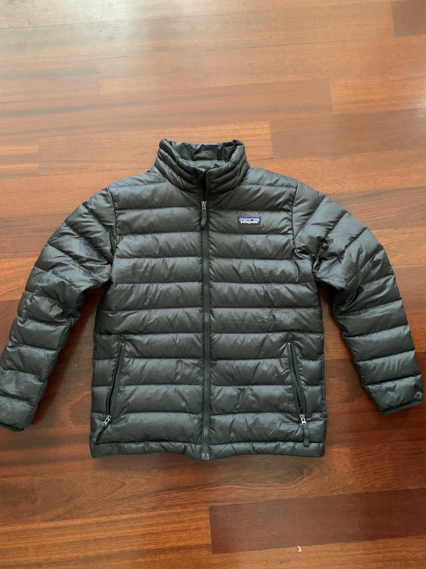 Patagonia Boy’s down jacket , size M (10)