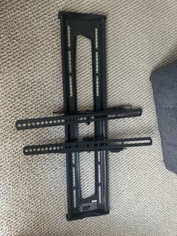Rocketfish Tilting TV Wall Mount – 32”–70” – 130 lb Capacity