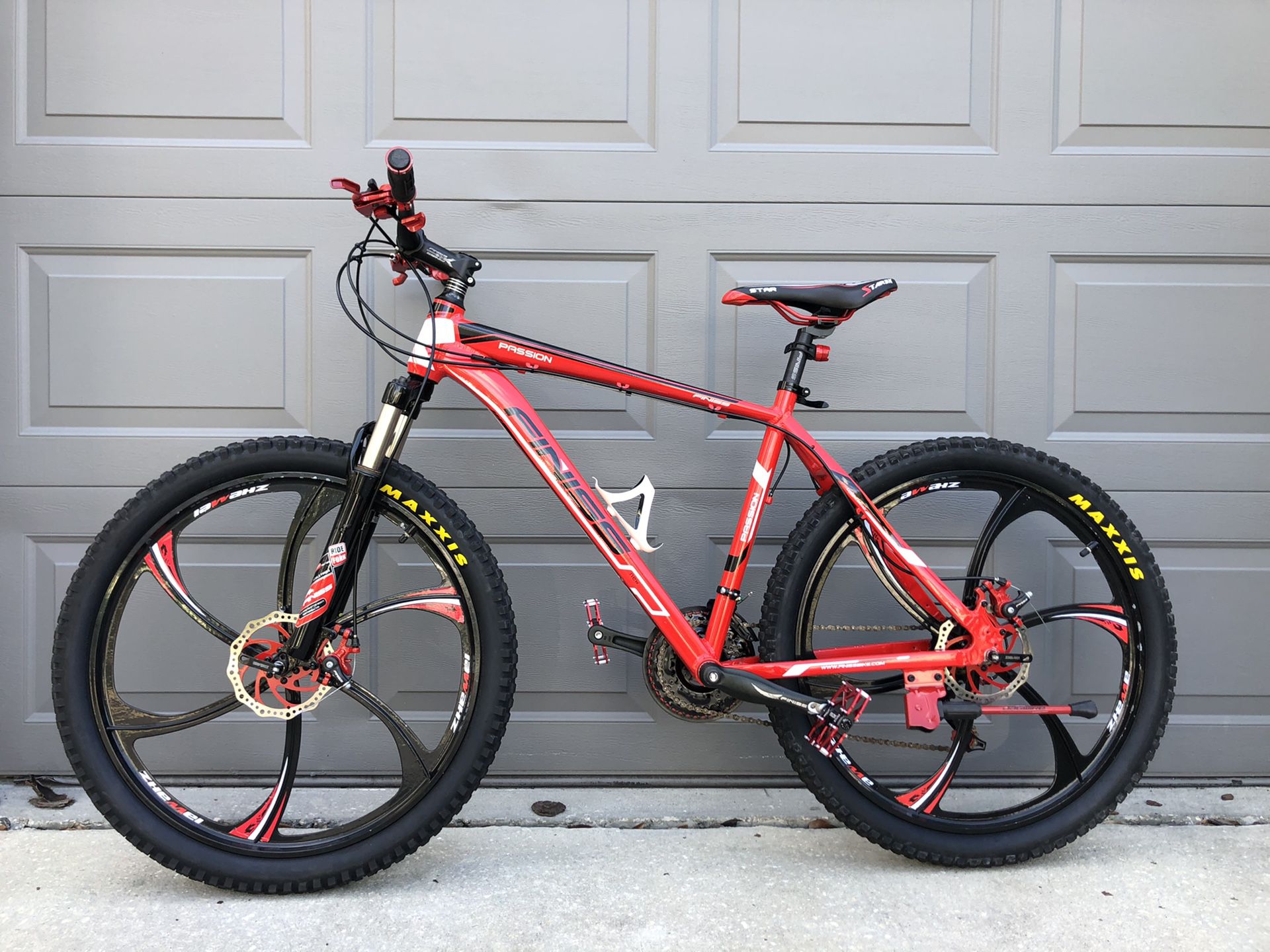 Finiss Custom Designed Mountain Bike 26”