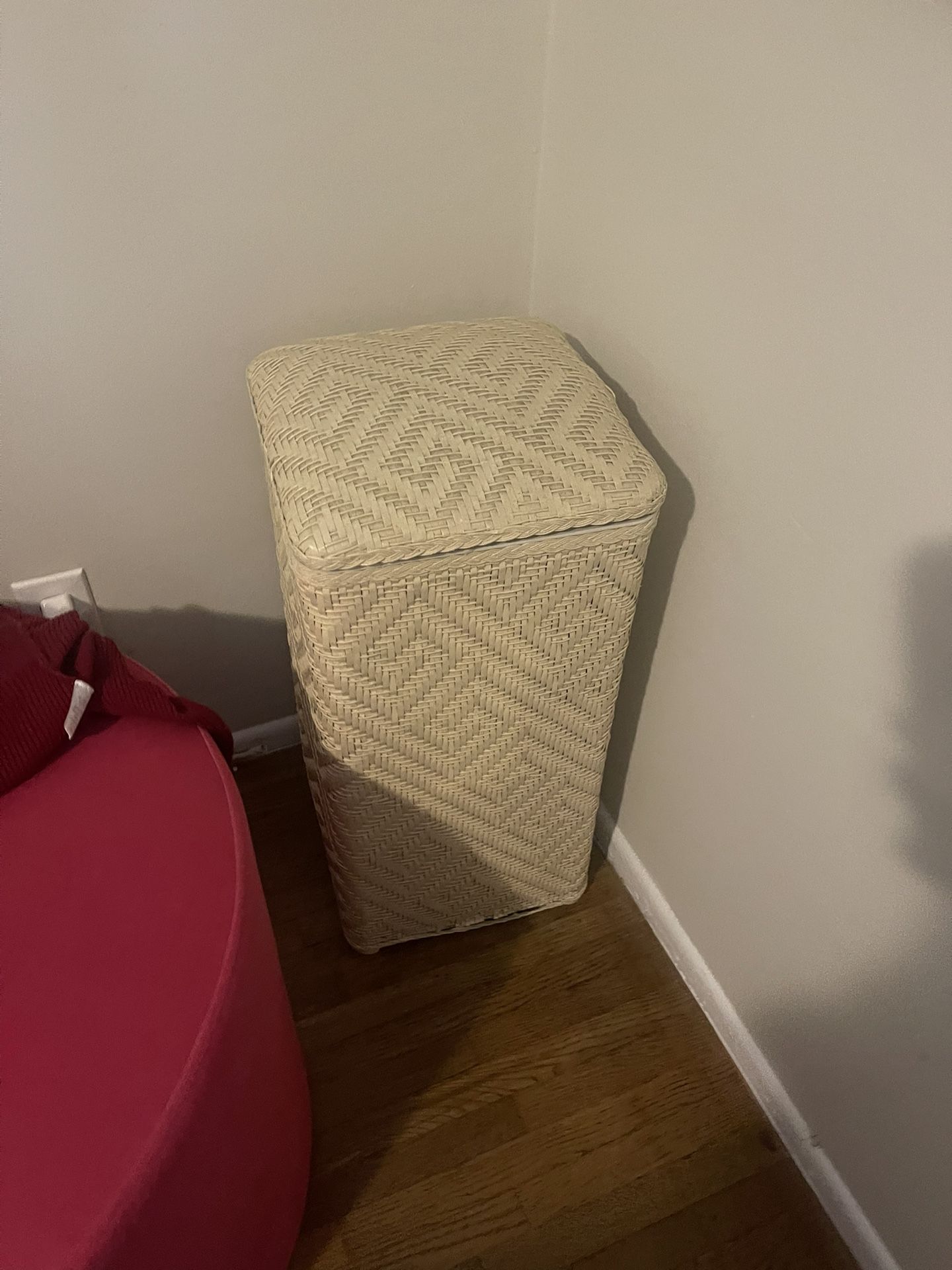 Free Vintage Laundry Hamper Or Blanket Storage 