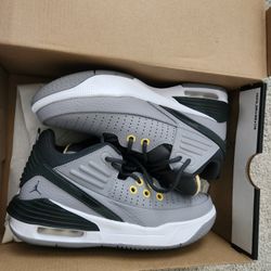 Nike Jordan Max Aura 5 tennis shoes