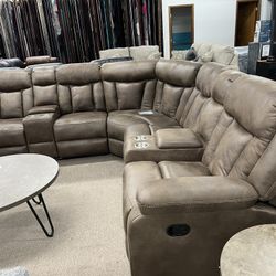 Recliner Sectional With USB Port 