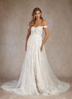 Azazie Wendie Wedding Dress Diamond White Champagne A-Line Sequins Tulle  Dress Size 6 for Sale in Miami, FL - OfferUp