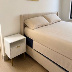 Bed/Nightstand
