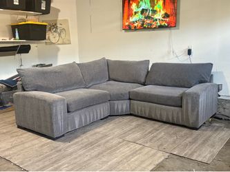 •Free Delivery• Gray Sectional Couch