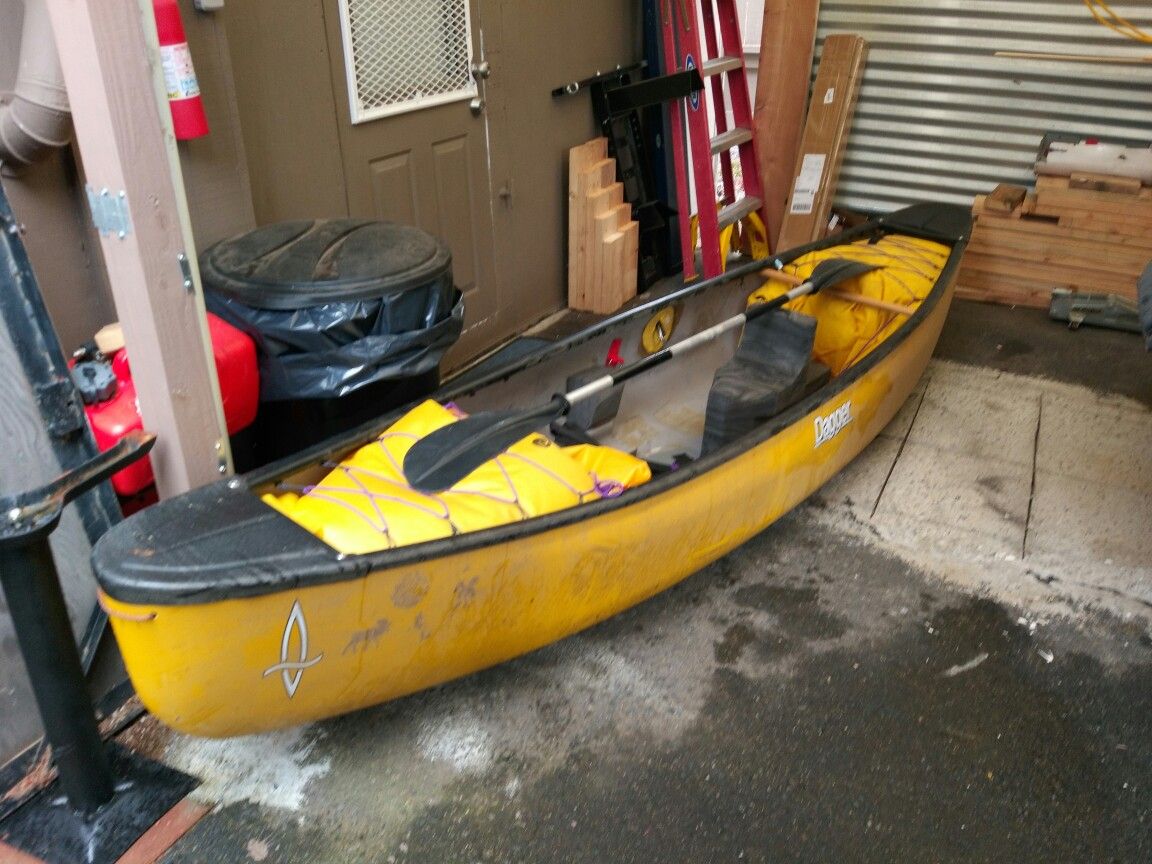 Dagger ovation white water canoe