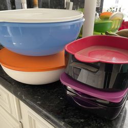 TUPPERWARE BOWLS SET PICK UP TODAY 