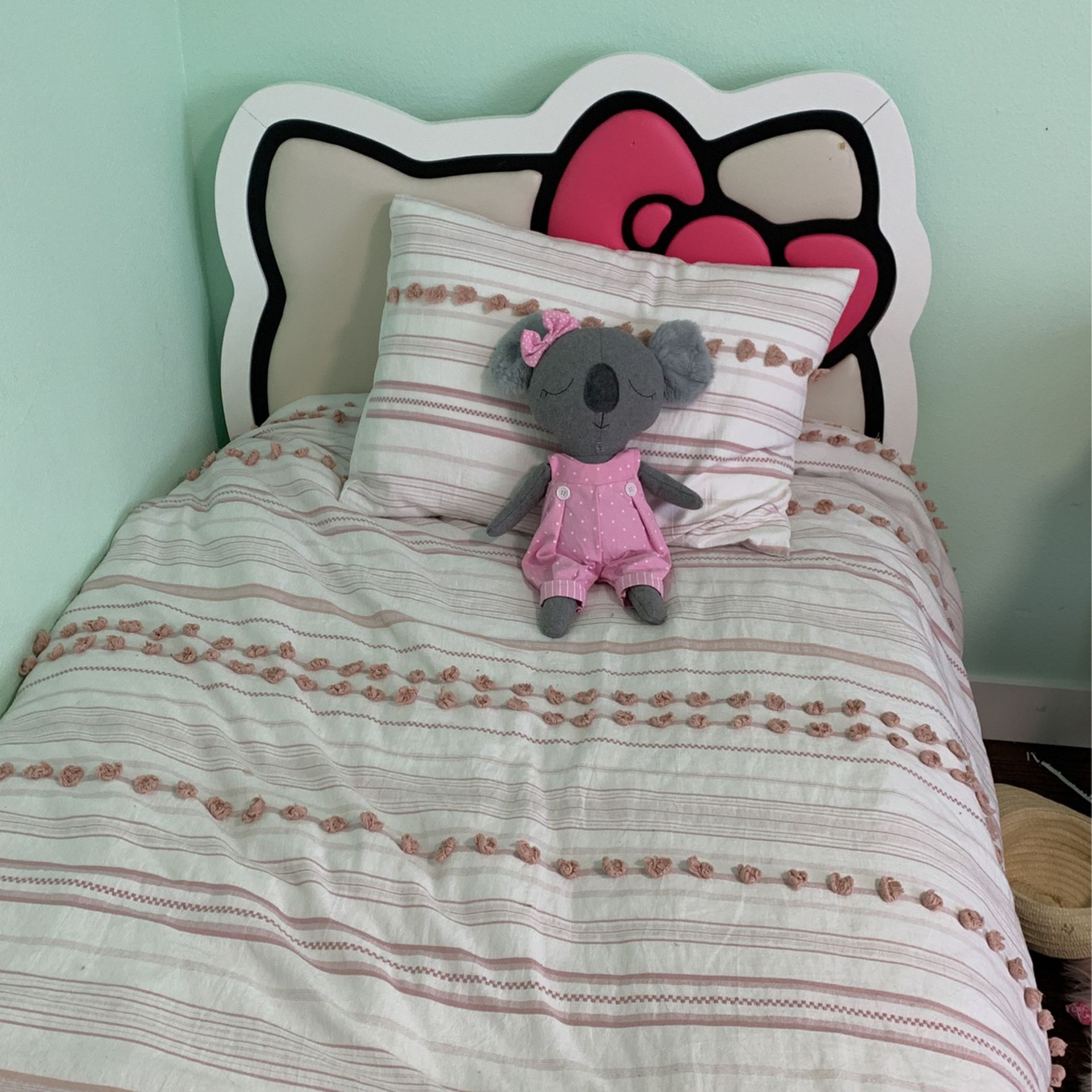 Hello Kitty Twin Bed #1