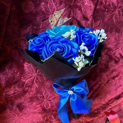 Ramo  De 8 Rosas Eternas  Color Azul 