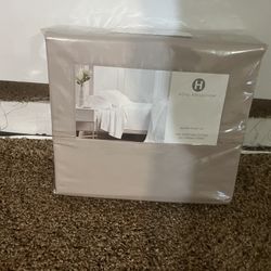 HOTEL COLLECTION SHEET AND COMFORTER  SET.  100 % Egyptian  