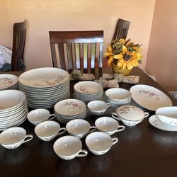 The Noritake Rosemarie collection dishware set