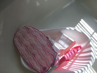 Baby to toddler bathtub and shower - pink