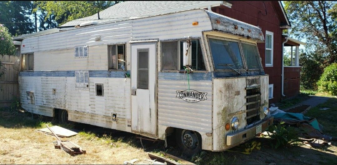 1971 MOTORHOME DODGE 27' 5 PERSON COMMANDER FREE IF YOU PROFESSIONALLY HAVE IT TOWED AWAY ONLY