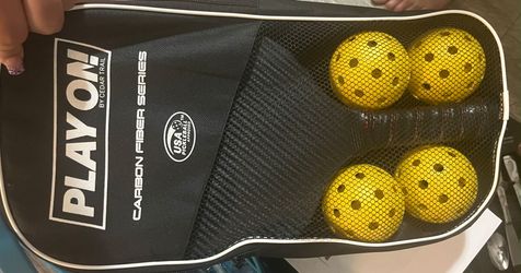 Play on carbon pickle ball set