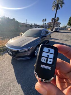 Car keys/llaves de autos/key fobs