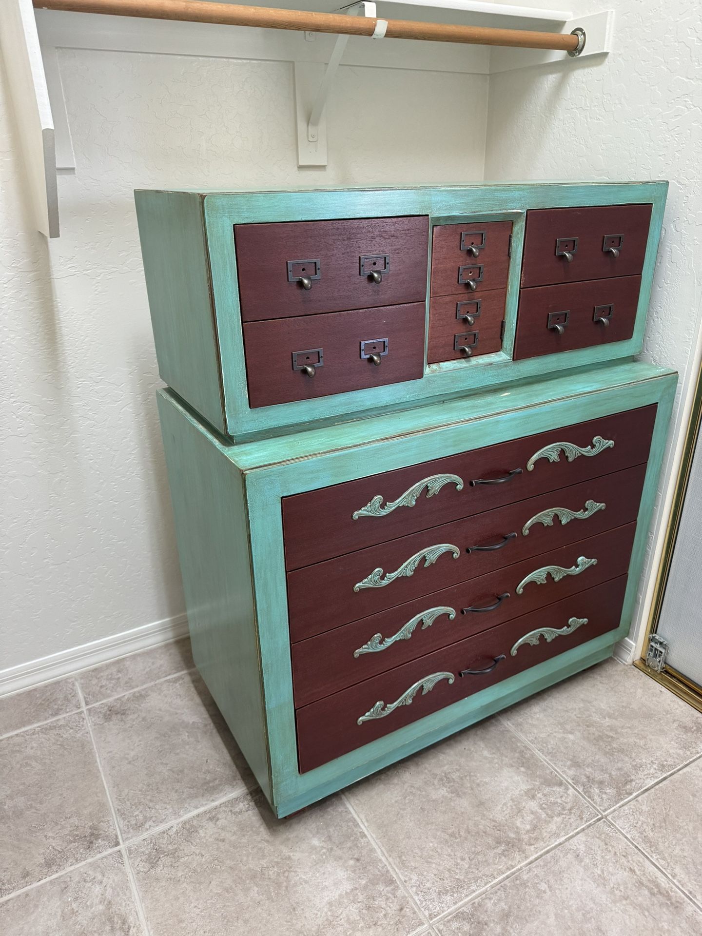 Solid wood dresser / chest of drawers