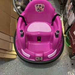 Disney Minnie Mouse Kid Bumper Car Ride by flybar comes with charger working pink