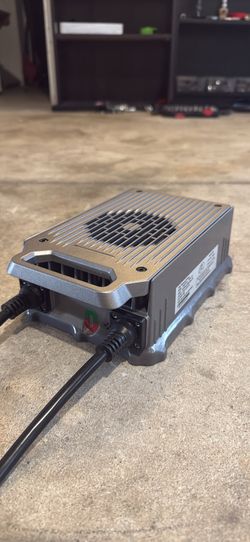 Ultra Bee Fast Charger