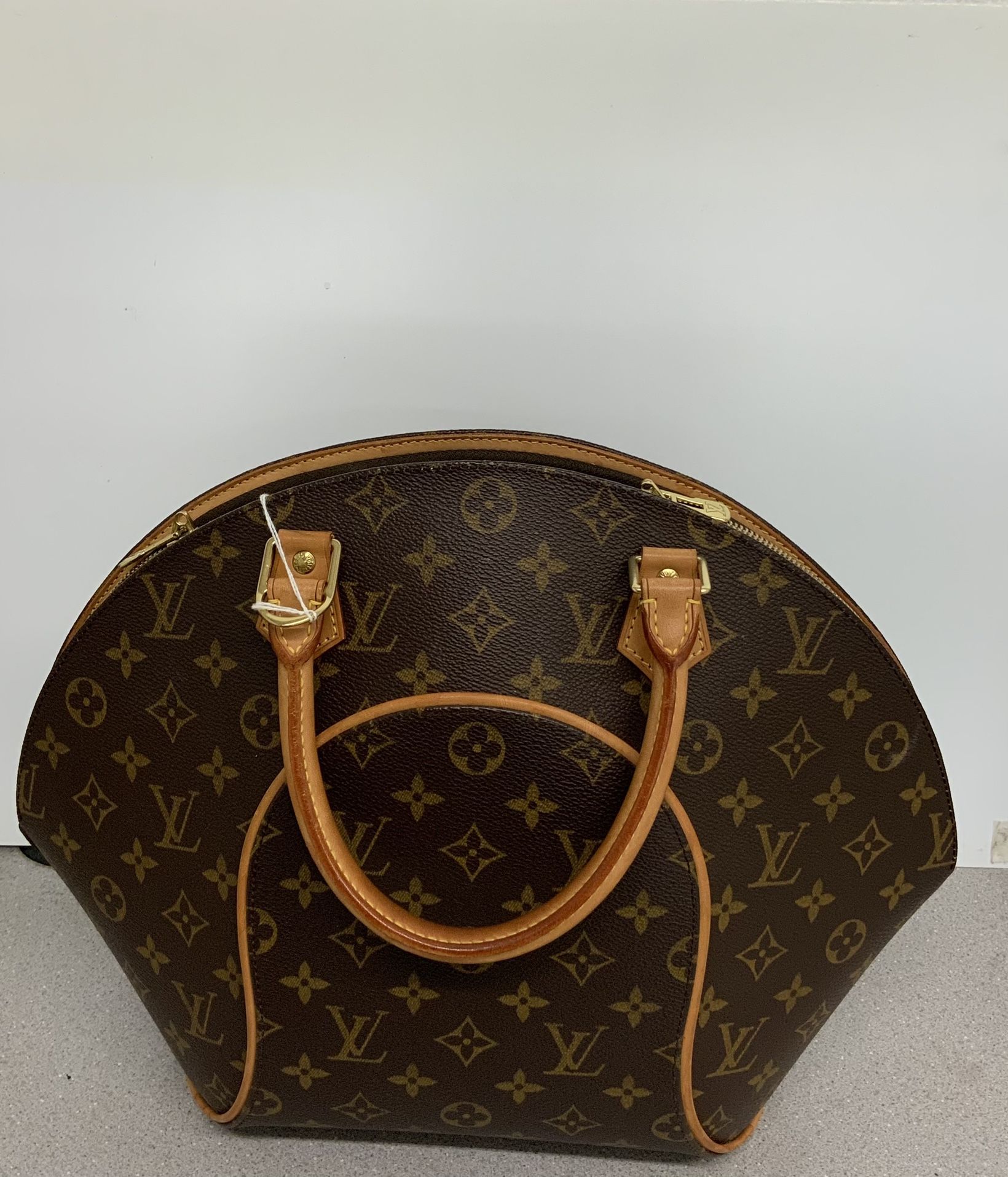 Purse Louis Vuitton for Sale in Town 'n' Country, FL - OfferUp