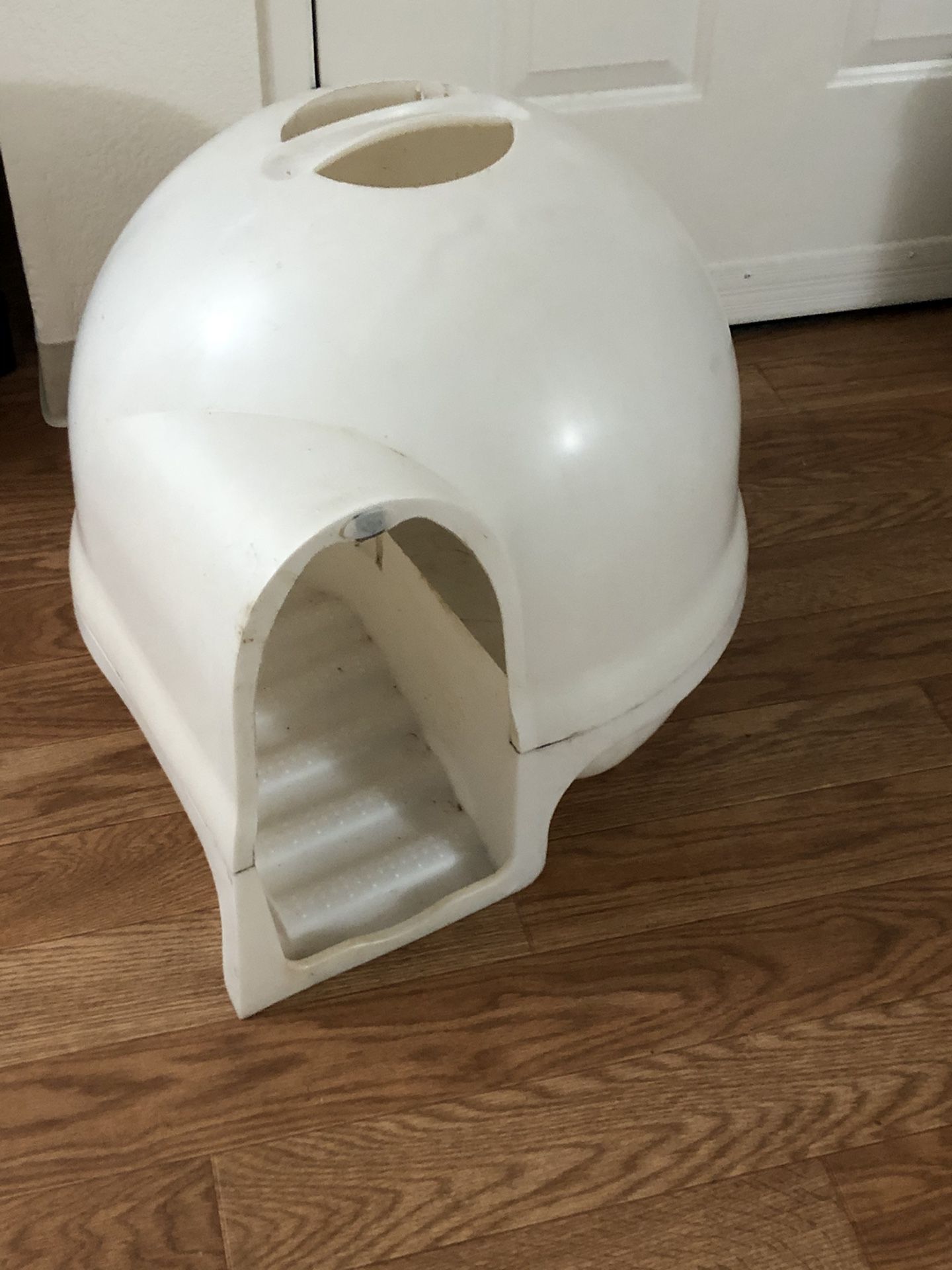 Cat Litter Box/Dog House