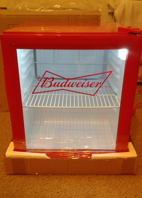 NEW IN BOX BUDWEISER MINI FRIDGE / 6O24591947 for Sale in Phoenix, AZ
