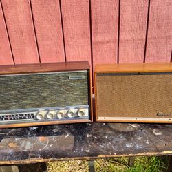 1961 Magnavox Penthouse Radio 