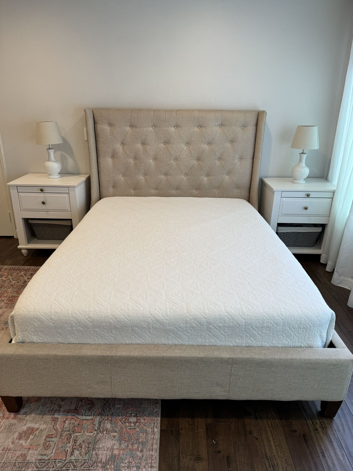 Queen Size Upholstered Bed