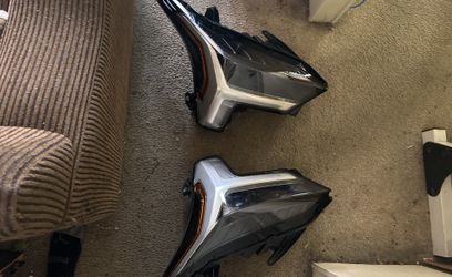 2022-2023 Toyota Tundra Headlights