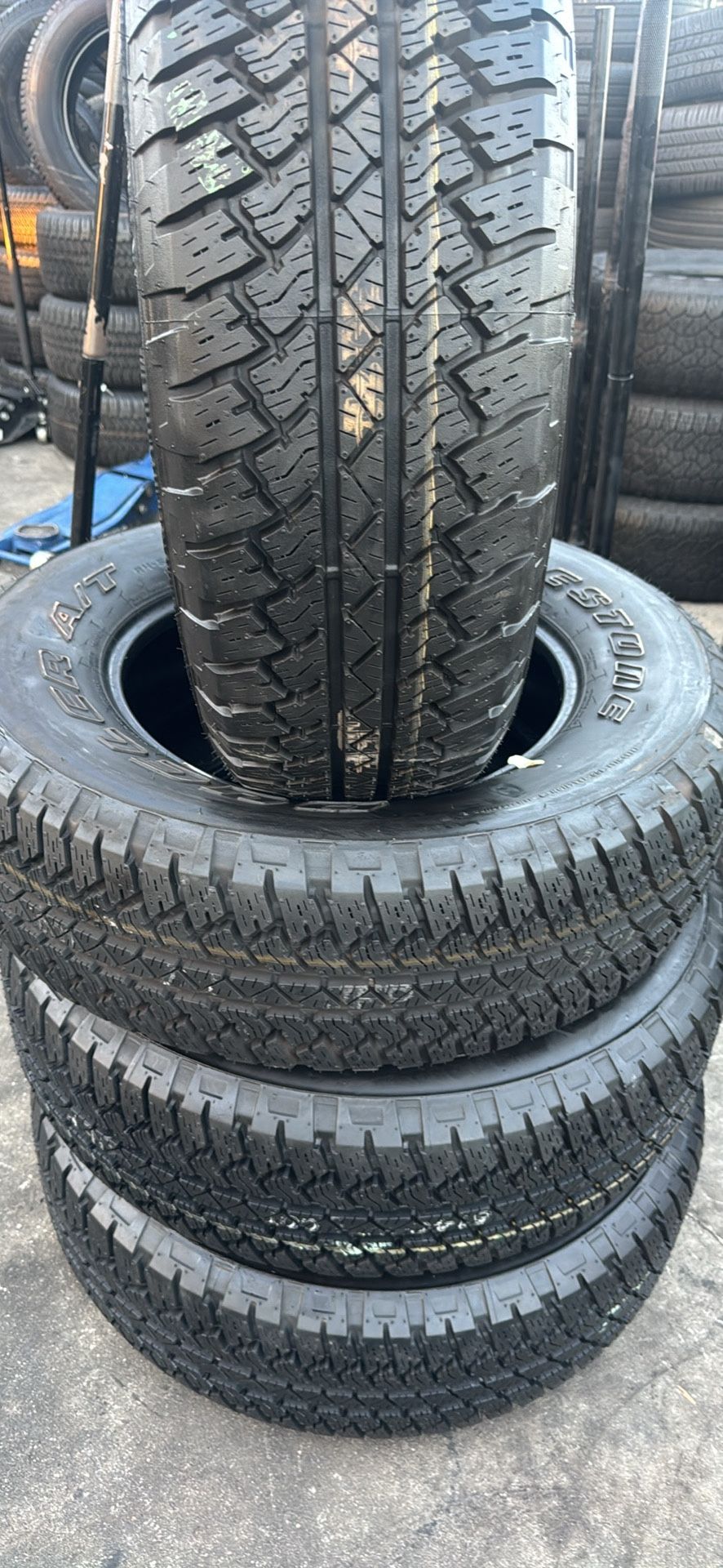 255/70/18 BRIGESTONE DULER 95%TREAD LIFE $300 PRICE INCLUDE INSTALACIÓN AND BALANCE 