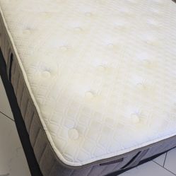 Queen Sizes Mattress And Box Spring Stearns And Foster 
