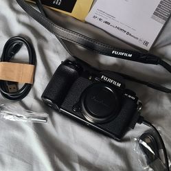 FUJIFILM X-S10 Mirrorless Camera Body, Never used. With 8mb memory card.