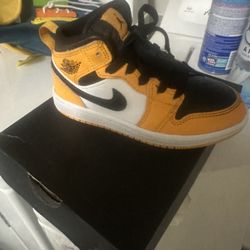 Jordan 1 Mid 