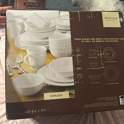 40 piece dinnerware set