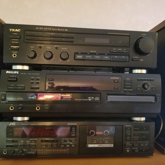 * Awesome Retro Stereo System Receiver-CD Player-Tape Deck-Speakers * - $75 (East Falls)


