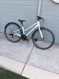 LIV ALIGHT HYBRID BIKE 700cc Wheels