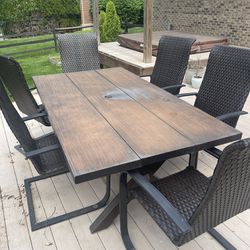 Patio Furniture - Table And 6x Chairs. 