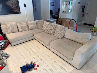 HUGE Comfy Couch Rooms To Go Off-White 4 Piece