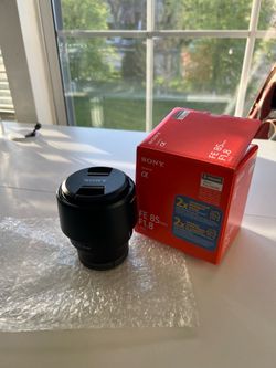 Sony FE 85mm f/1.8 Lens (SEL85F18) – Like New with Box