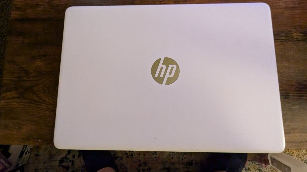 HP 14-in 3020E 4GB 64GB Windows 10 
