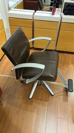 High end hair stylist chair