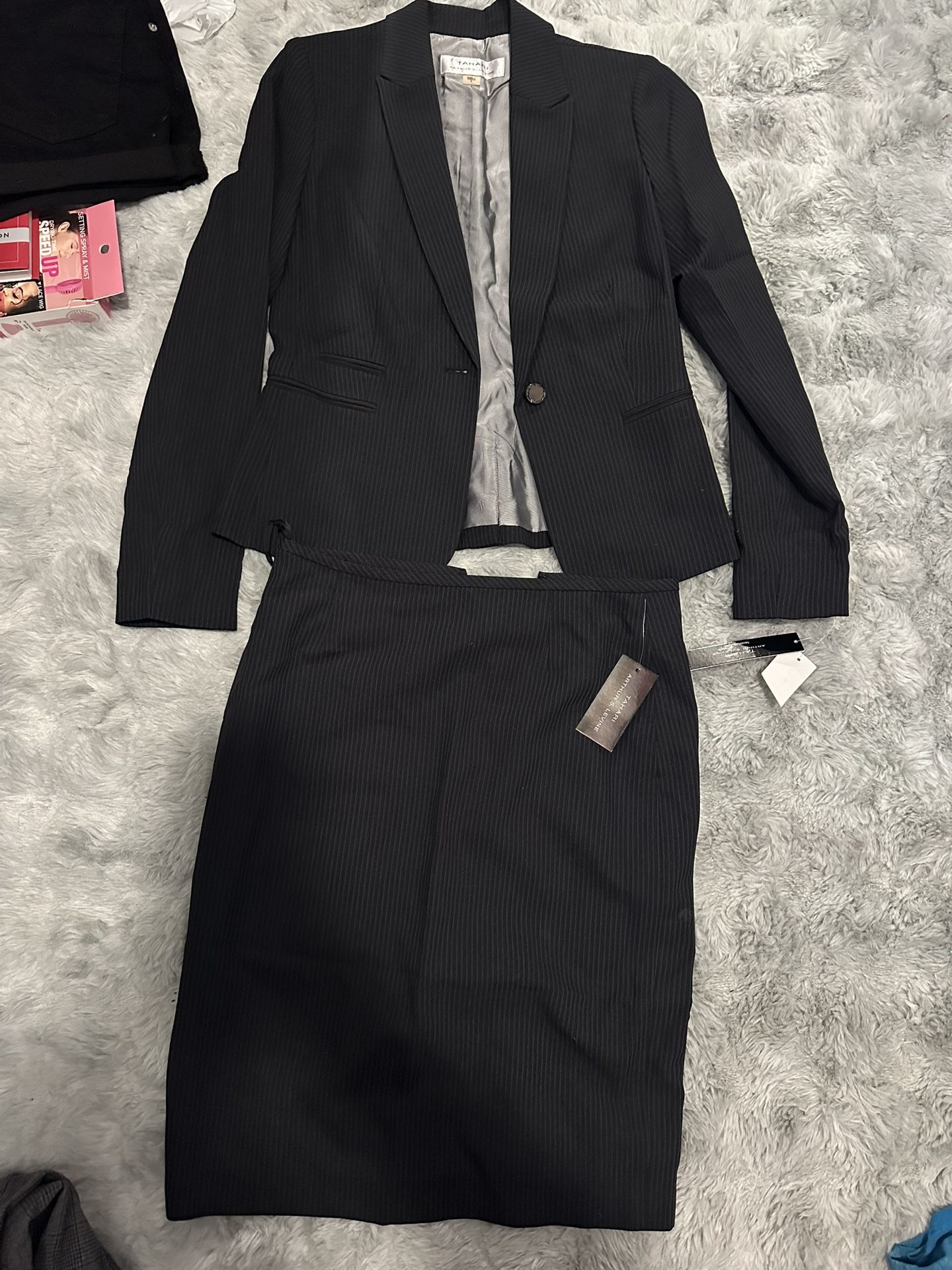 TAHARI Skirt Suit