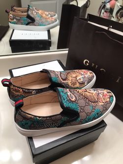 Gucci men size 9 brand new never used.!