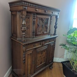 Mahogany Cabinet/Hutch
