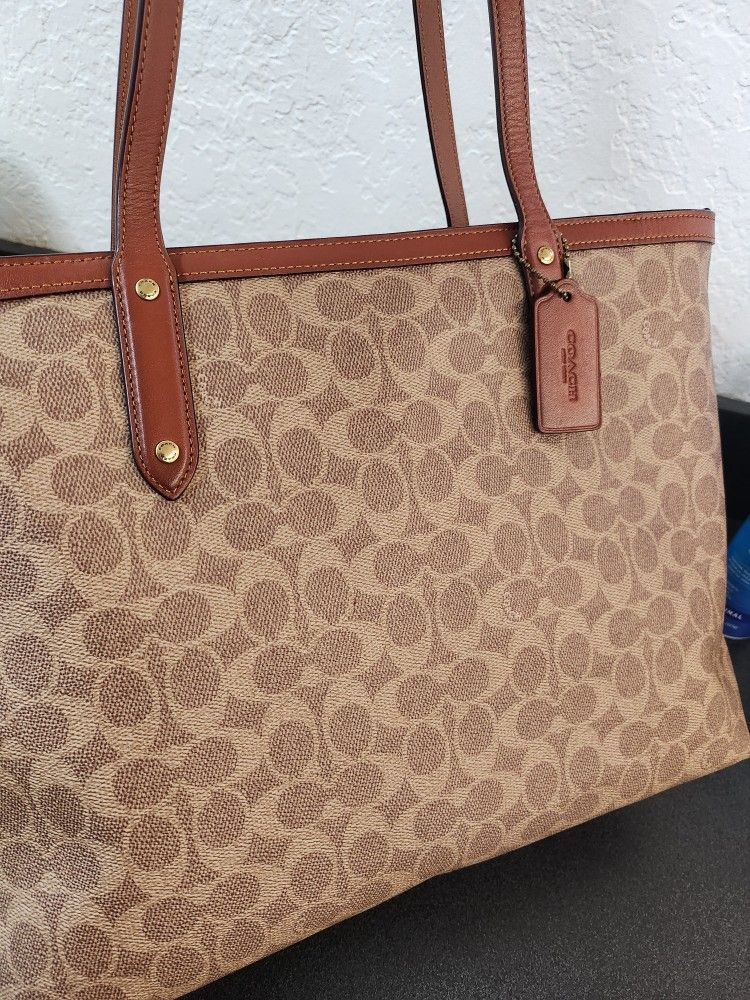 Coach Tote 