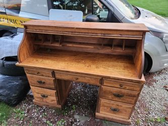 Roll top desk