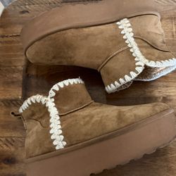 Flat Form Bootie’s/boots -8 Use 